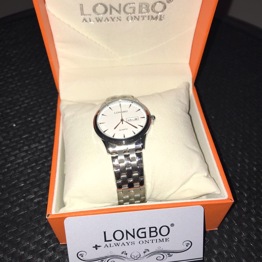 Beautiful Quartz watch New with tags